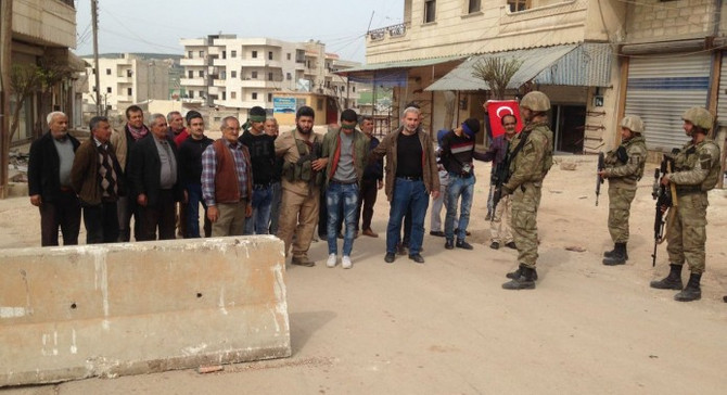 Afrin'de halk 18 teröristi TSK'ya teslim etti