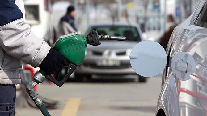 Benzine 12 kuruş zam yapıldı