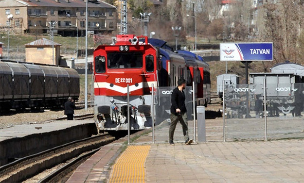 Van Gölü Ekspresi ile 5 yıl sonra yolcu taşındı