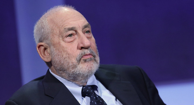 Stiglitz: Trump'ı en hassas noktasından vurun