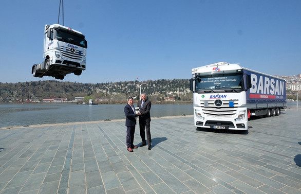 Mercedes-Benz Türk’ten Barsan’a tarihi teslimat