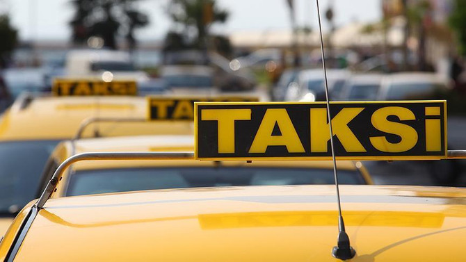 Taksiciler plaka kiralarında indirim istiyor