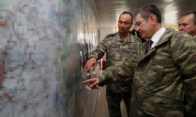 Milli Savunma Bakanı Canikli, sınır hattında