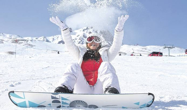 Erciyes’te karla kol kola bir mola