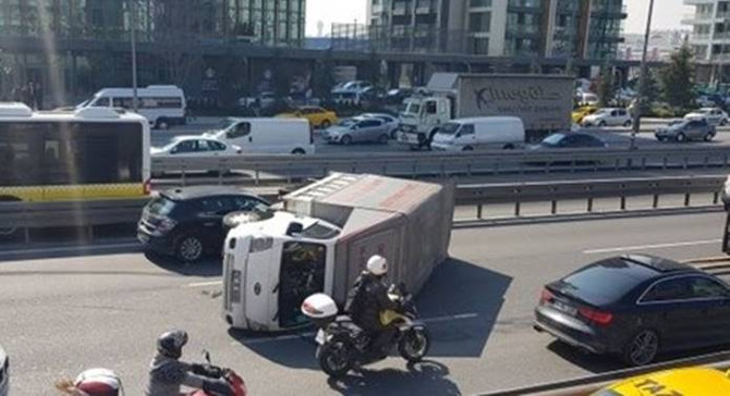 E-5'te trafik tamamen durdu