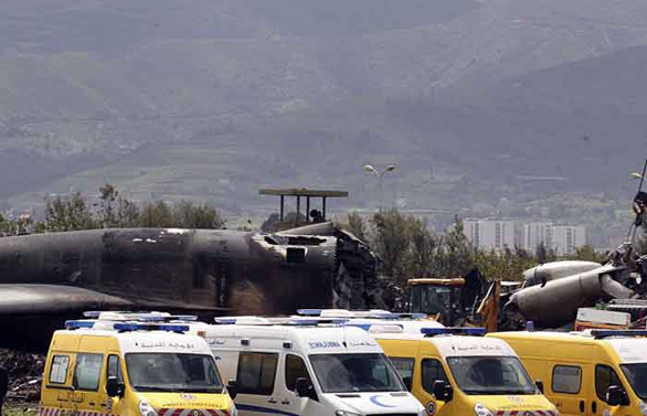 Cezayir'de askeri uçak düştü