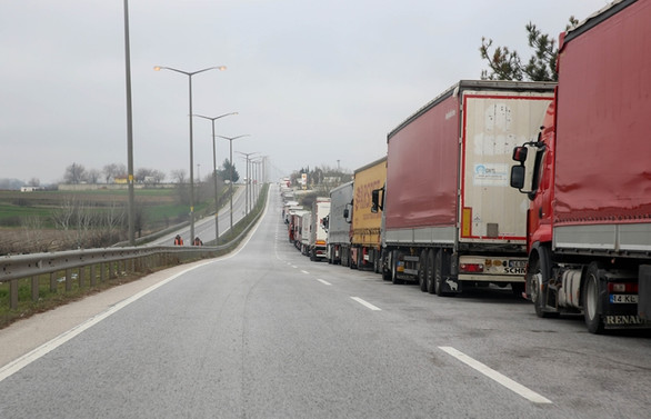 Kapıkule'de 7 kilometrelik TIR kuyruğu