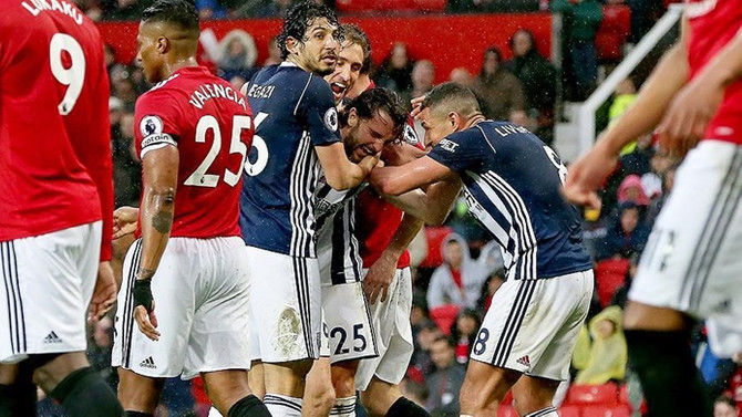 Manchester United kaybetti, Manchester City şampiyon oldu