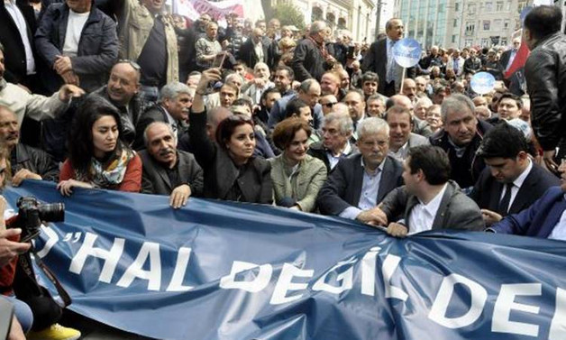 Polis, Taksim'de CHP'lilere izin vermedi