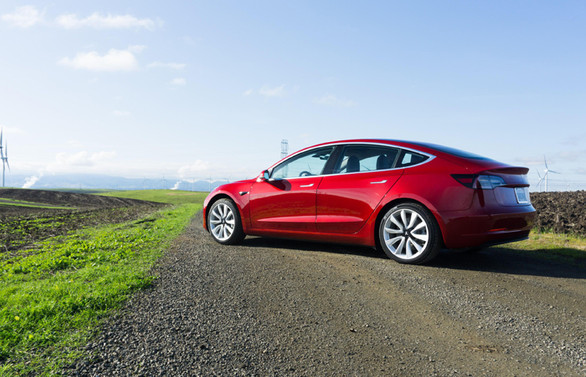 Tesla, Model 3 üretimine ara verdi