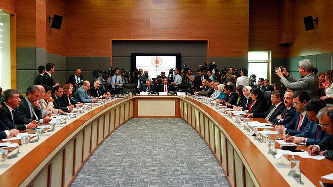 Seçim önergesi komisyondan geçti