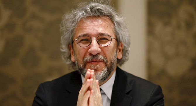 Can Dündar için kırmızı bülten