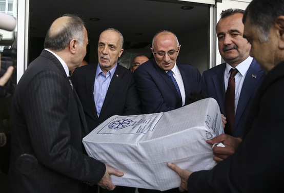 Şeker fabrikaları için toplanan imzalar Başbakanlık'a gönderildi