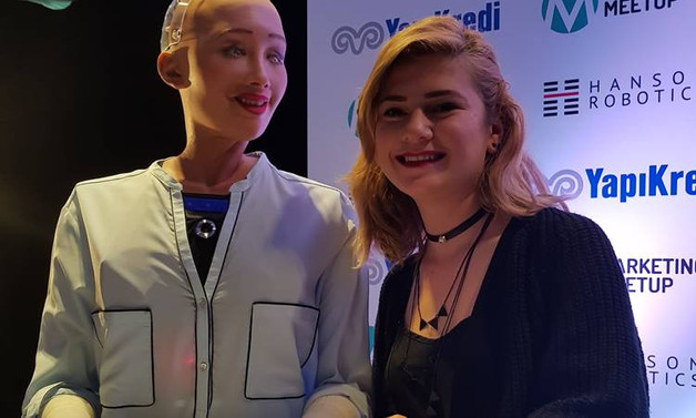 Robot Sophia, Türkiye’ye geldi, reklam yıldızı olacak
