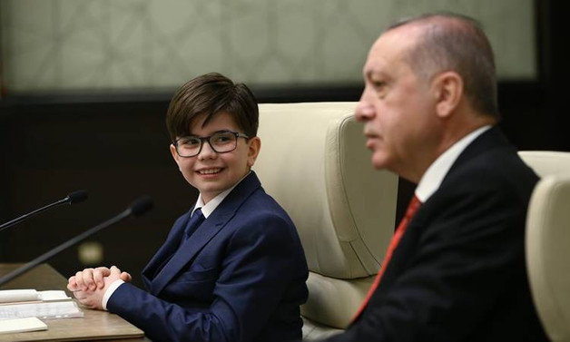 Erdoğan ve Yıldırım'ın koltukları çocuklarda