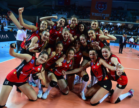 VakıfBank 10. kez lig şampiyonu oldu