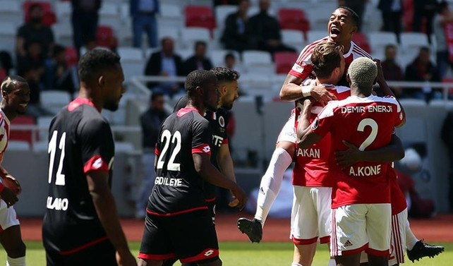 Sivasspor, Gençlerbirliği'ni ateşe attı