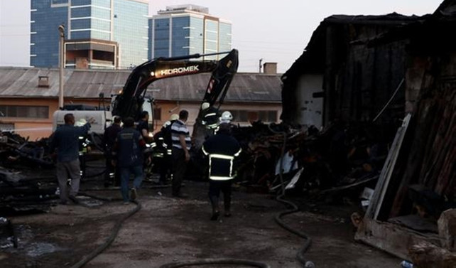 Kereste deposundaki yangın 3 saatte söndürülebildi