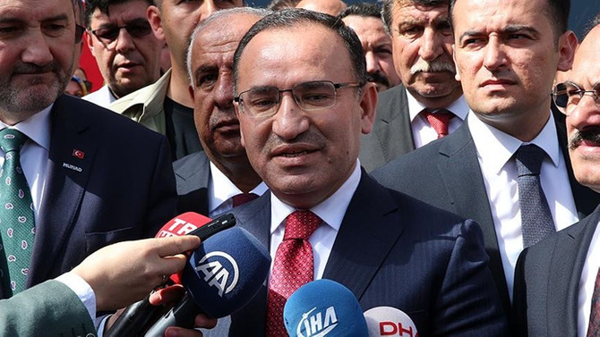 Bozdağ: Kurmaya çalıştıkları çatı başlarına yıkıldı