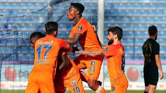 Medipol Başakşehir'den farklı galibiyet