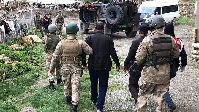 Van'da terör operasyonu: 14 gözaltı