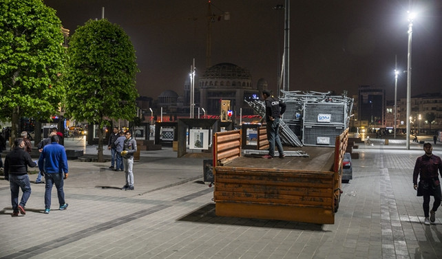 Taksim Meydanı'nda gece vakti önlem