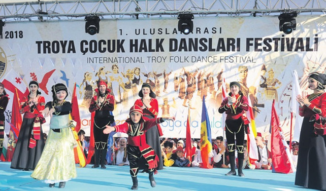 Troya Yılı, çocukların coşkusuyla renklendi