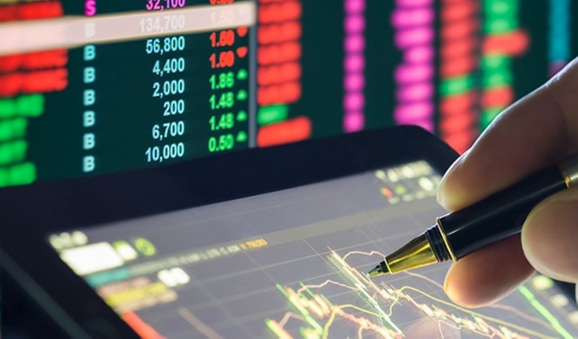 Dolar zirveden uzaklaşmıyor