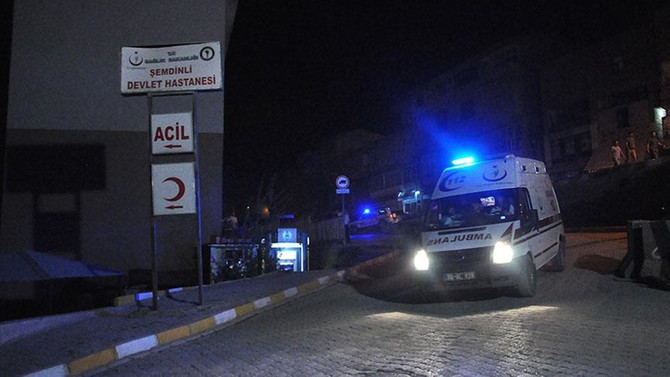 Hakkari'de askeri araç devrildi: 17 yaralı