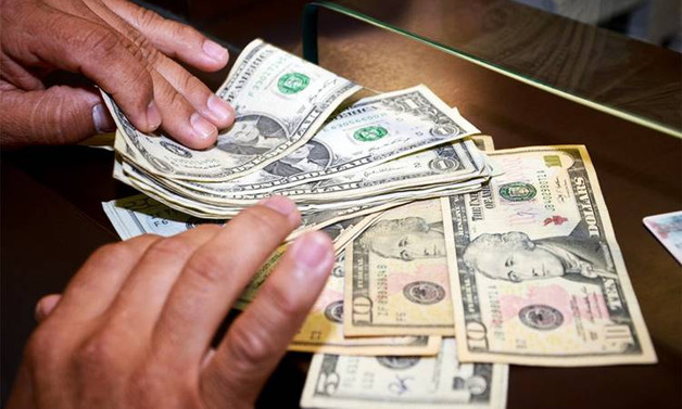 Dolar zirveden inmiyor