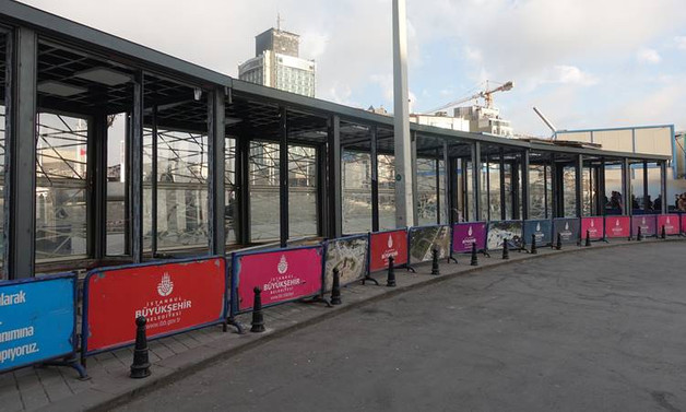 Taksim çiçekçilerinin dükkanları yeni yerinde