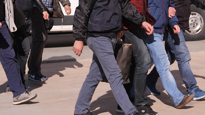 Bir haftada 556 FETÖ zanlısı yakalandı