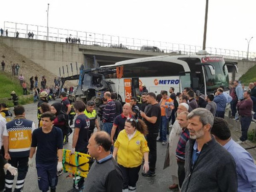İzmit'te TEM yolunda zincirleme kaza