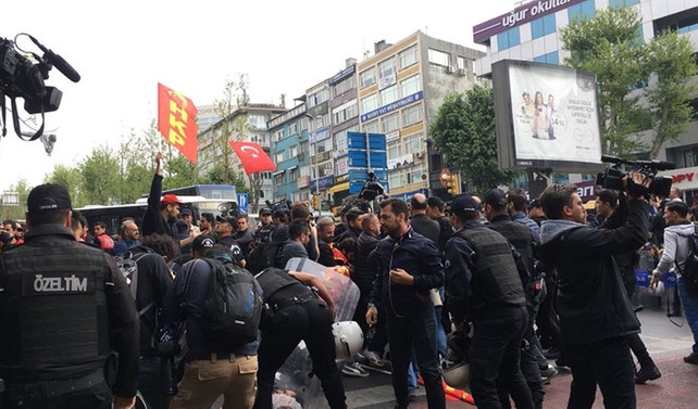 Taksime çıkmak isteyen grup gözaltına alındı