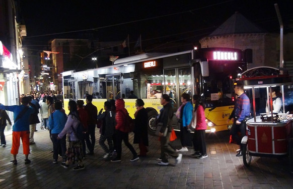 Taksim araç ve yaya trafiğine açıldı