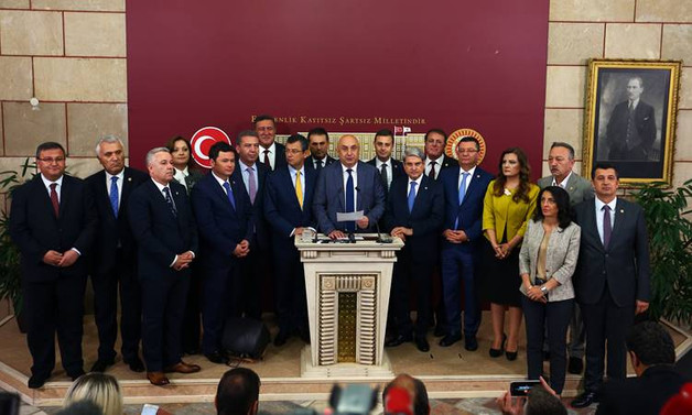 15 vekilin geri dönüşüne hükümetten tepkiler