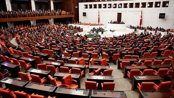 Geçiş ihlali cezalarını azaltan teklif TBMM'de