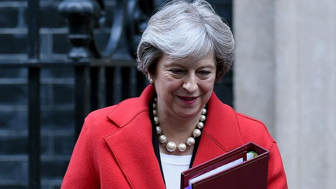 May bakanlara seslendi: Brexit konusunda bana güvenin