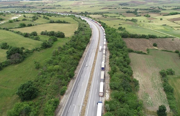 Kapıkule'de 20 kilometrelik TIR kuyruğu