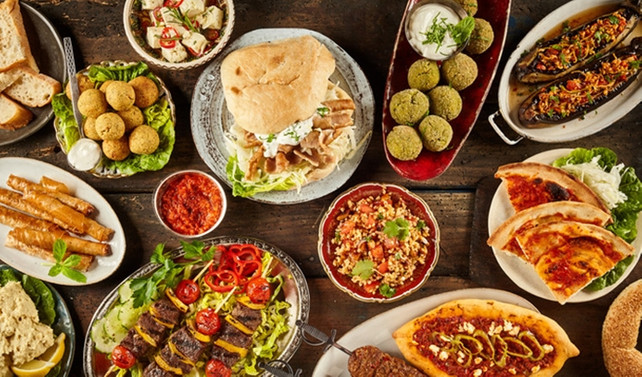 Her gününden farklı, özenle hazırlanmış iftar sofraları