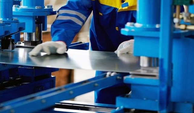 Euro Bölgesi'nde imalat PMI 13 ayın düşüğünde