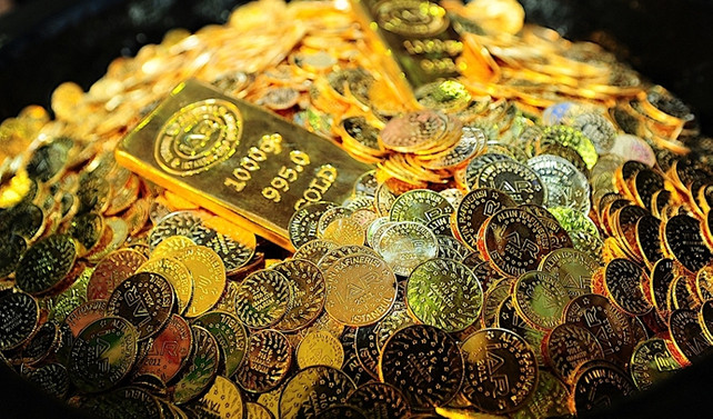 Altın, dolarla birlikte rekor yolculuğunu sürdürüyor