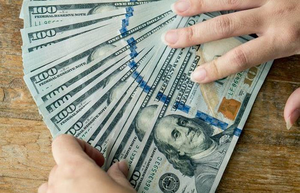 Dolarda yatay açıldı
