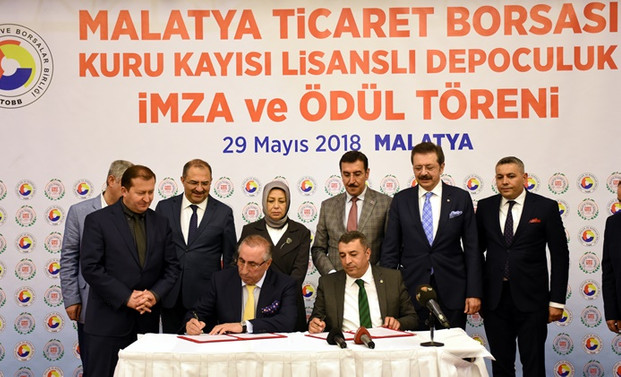 Kuru kayısıda ilk lisanslı depo için imzalar atıldı