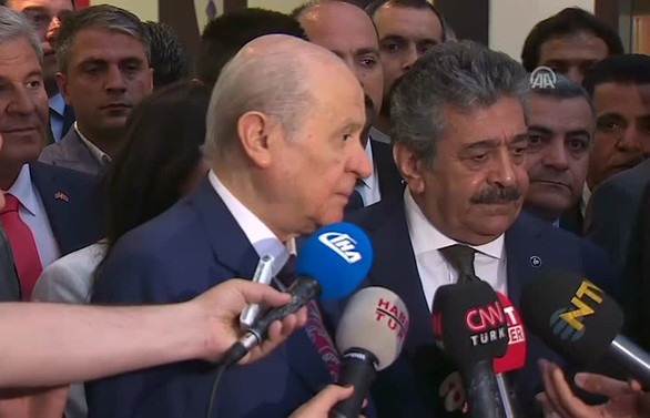 Bahçeli'den 100 bin aday için FETÖ sorusu
