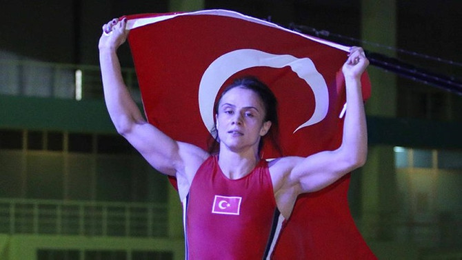 Milli güreşçi Elif Jale Yeşilırmak Avrupa şampiyonu
