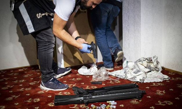 Mescide cephanelik kurmuşlar