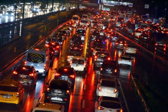 Trafiğe 4 ayda 332 bin yeni araç çıktı