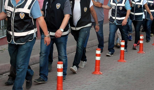 İzmir'de FETÖ'nün hücre evlerine operasyon
