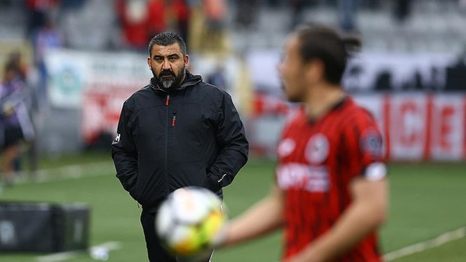Ümit Özat istifa etti